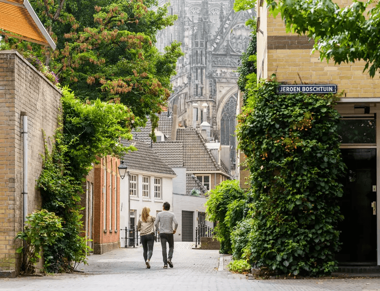Wandeling door den bosch met uitzicht op Sint Jan