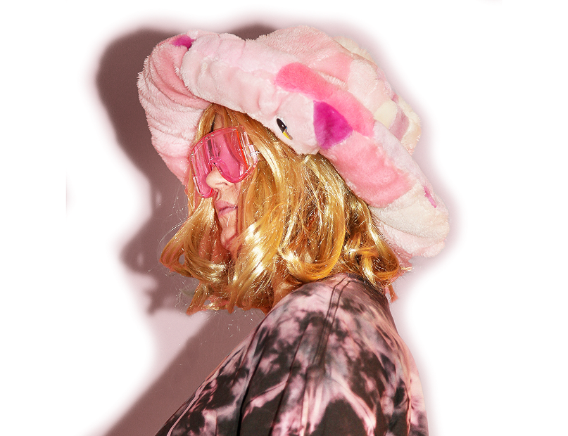 Dame met roze hoed